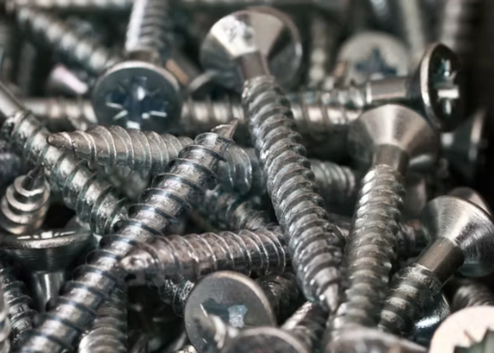 Coarse or Fine Thread Drywall Screws? Choose by Stud Material and Job Type