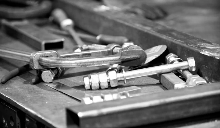 What Causes Fastener Failure in Concrete, Steel and Wood Projects?